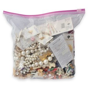 3lb 11oz Crafter’s Lot Large Bag of Mixed Jewelry for Craft
